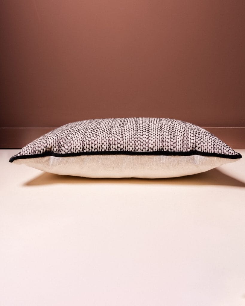Coussin Moucheté Brodé Noir - Cabana Gallery 1