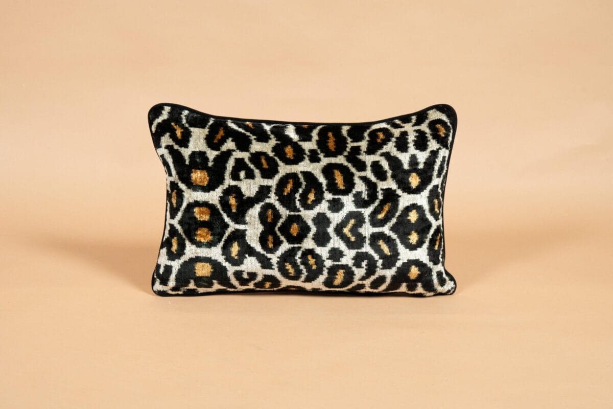 Coussin Soie Ikat Léopard